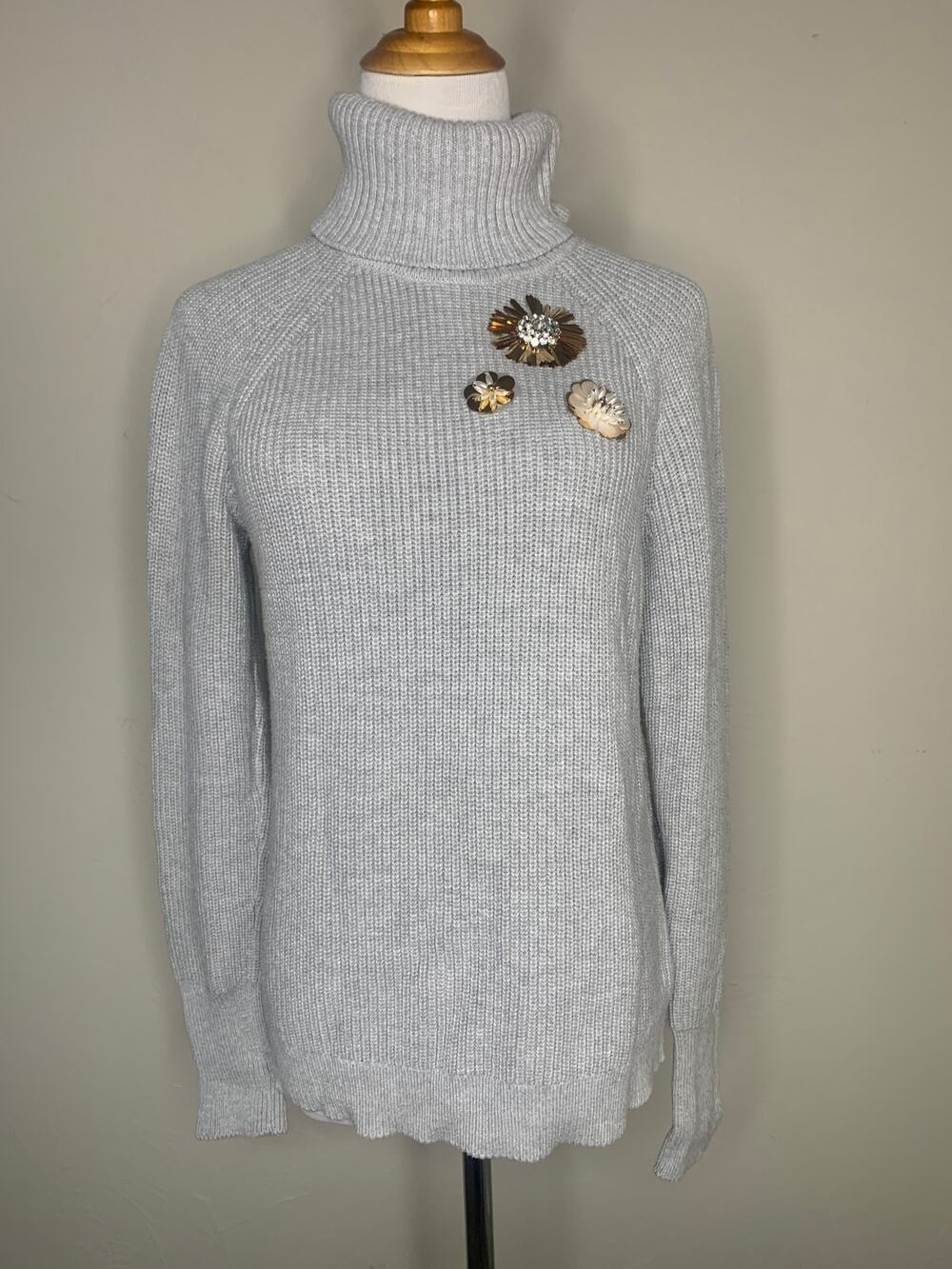 INC Gray RIbbed Turtleneck Sweater Gold Flower Embellishments sz Large